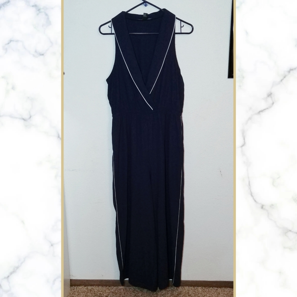 💜 Forever 21 Contemporary jumpsuit